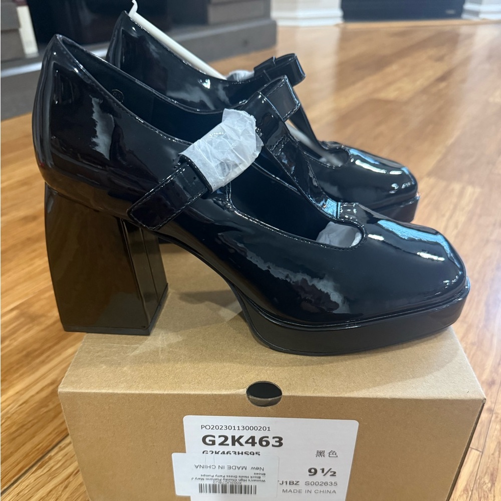 NWT Coutgo High Chunky Heels